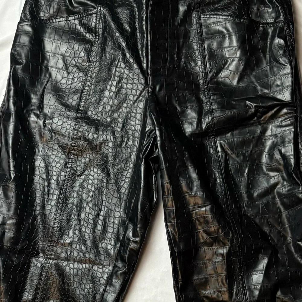 A. New. Day Black Faux Leather Stretch Women's High Rise pants 6